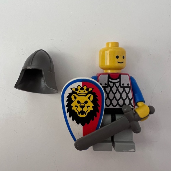LEGO Scale mail Guard with sword and shield - Picture 3 of 3
